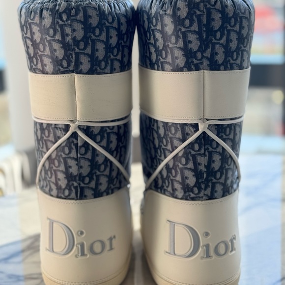 CHRISTIAN DIOR WHITE/DENIM BLUE/NAVY MOON BOOT SIZE RANGE 41-43 (I am a size 9) - Picture 4 of 7